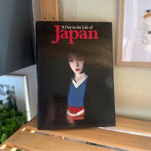 Rare first pressing 1985 A Day in the Life of Japan coffee table Book large